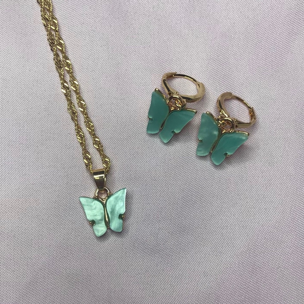“Ocean Eyes” Blue Earring & Necklace Set